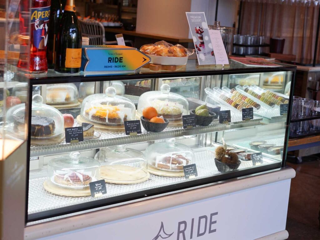 「RIDE」デザートショーケース