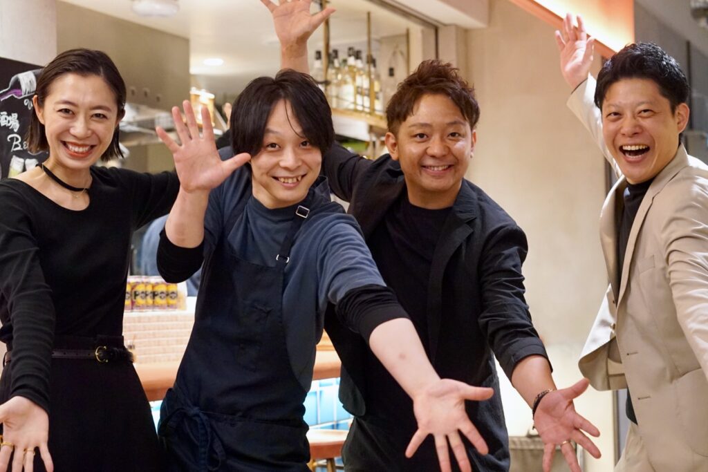 株式会社イタリアン イノベーション クッチーナ 代表取締役 青木秀一さんとTOKYOMEAT 酒場ハラカド店店長 伊東秀さん とトレタメンバー