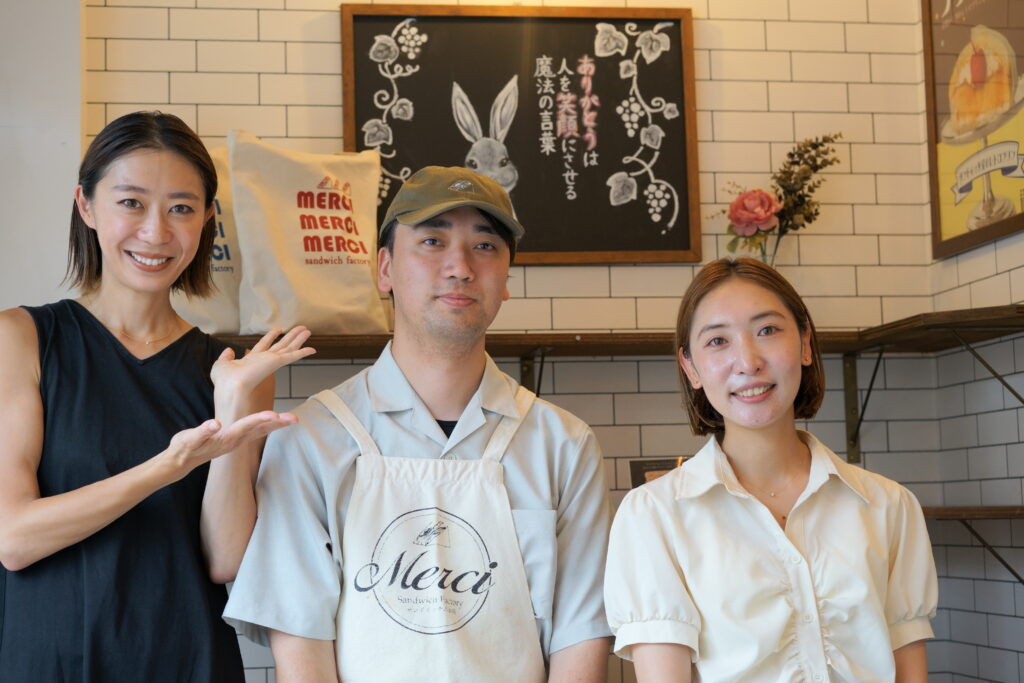 マーケティング統括・ブランド責任者のブラジル マライア希夢さんと霜田達哉さん　とトレタメンバー